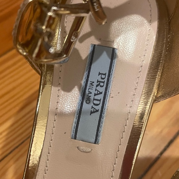 Prada Patent Leather heels - Picture 3 of 7